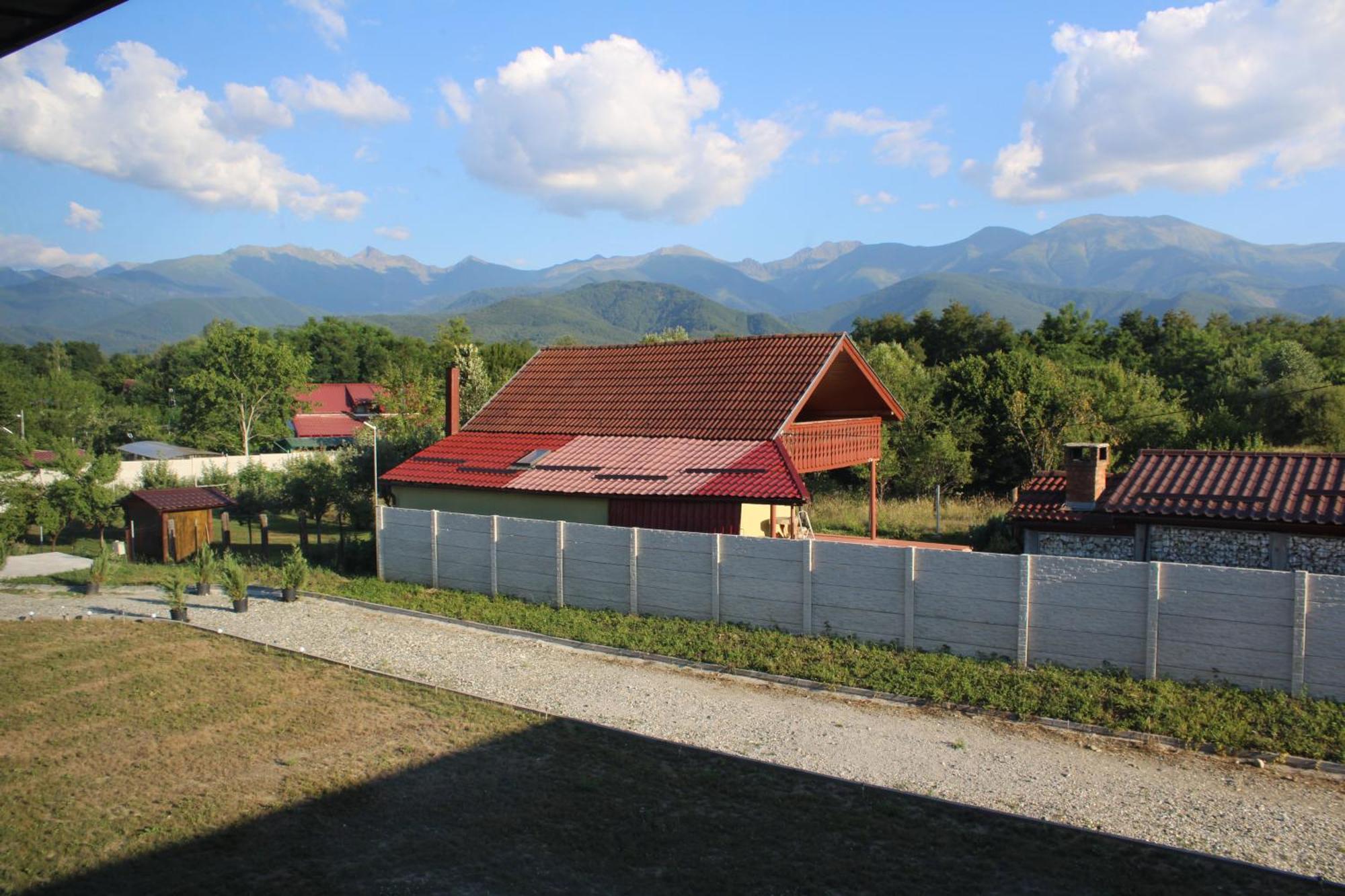 Jai Giridhari Villa Avrig Exterior photo